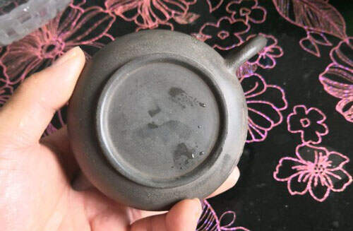 紫砂壶壶底有黑色洗不掉是什么