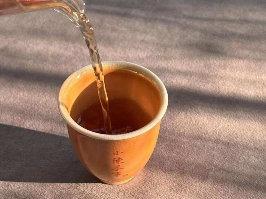 新茶无骨，老茶无香，所以岩茶得新老拼着喝，才会更好喝？