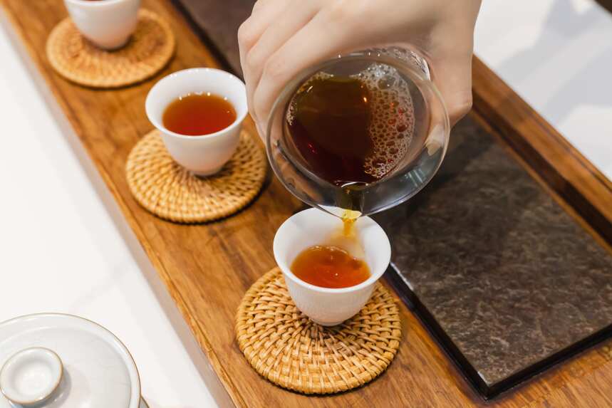 喝茶不是落伍！美式咖啡不离手的上海年轻白领，也开始沉浸式品茶