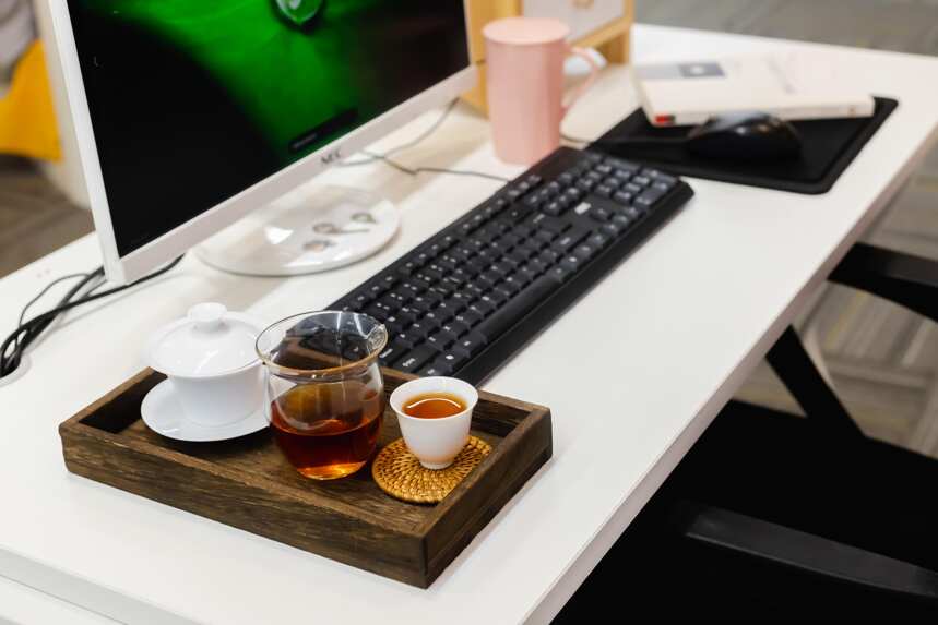 好茶不一定是天价茶，这4款办公室常备口粮茶，好喝不贵口感香醇