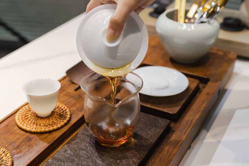 喝茶不是落伍！美式咖啡不离手的上海年轻白领，也开始沉浸式品茶