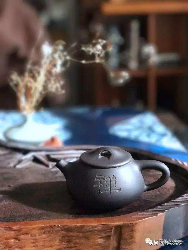 会喝茶的人都用紫砂壶泡茶，其中奥秘是什么呢？