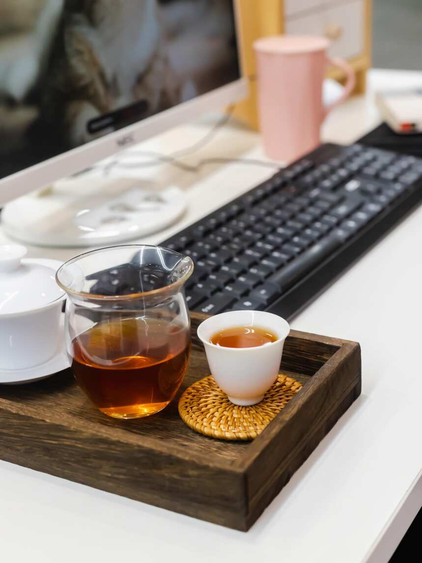 好茶不一定是天价茶，这4款办公室常备口粮茶，好喝不贵口感香醇