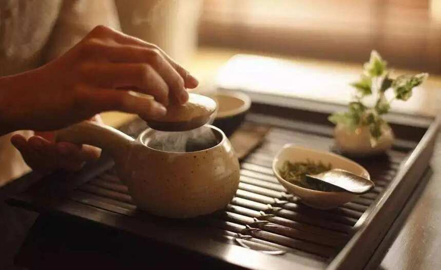 年轻人都不爱喝传统中国茶，这到底是为什么呢？