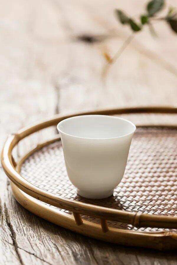 白瓷茶具的好坏如何鉴别？