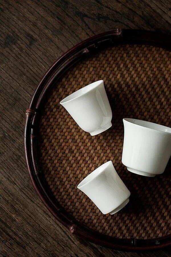 白瓷茶具的好坏如何鉴别？