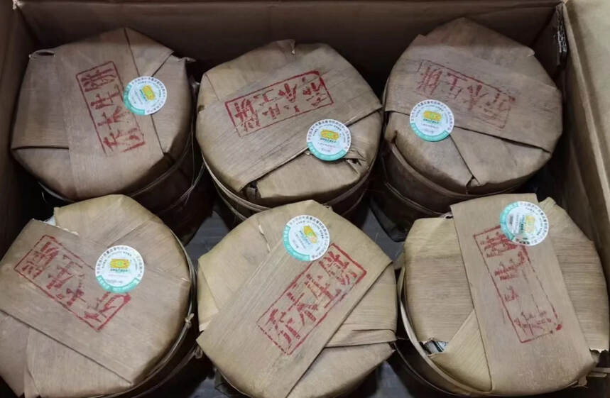 勐库2013年乔木小生饼 ，条索肥壮，金毫显露，香气