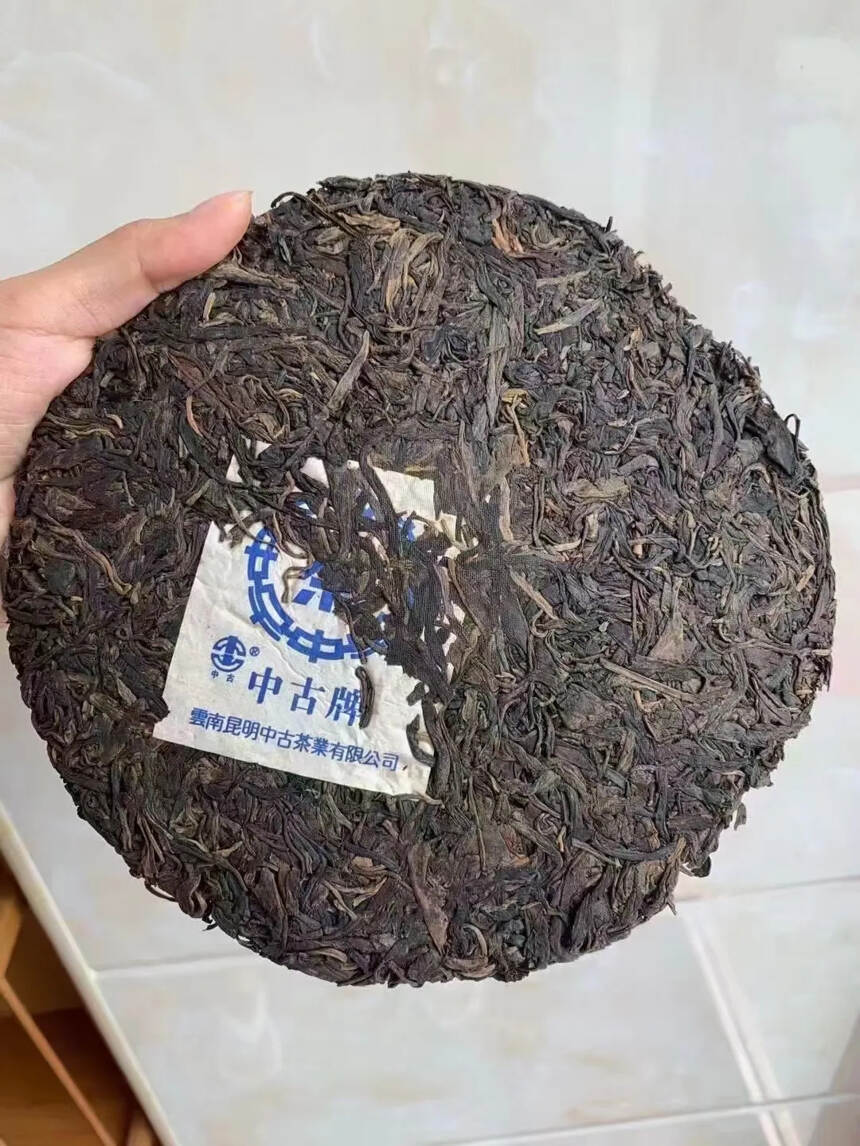 2006年中古号 蓝印生茶，357克/片，7片/提，