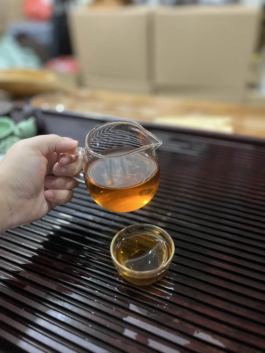 2014年客户私人订制白茶砖，已出金花，药香明显，汤