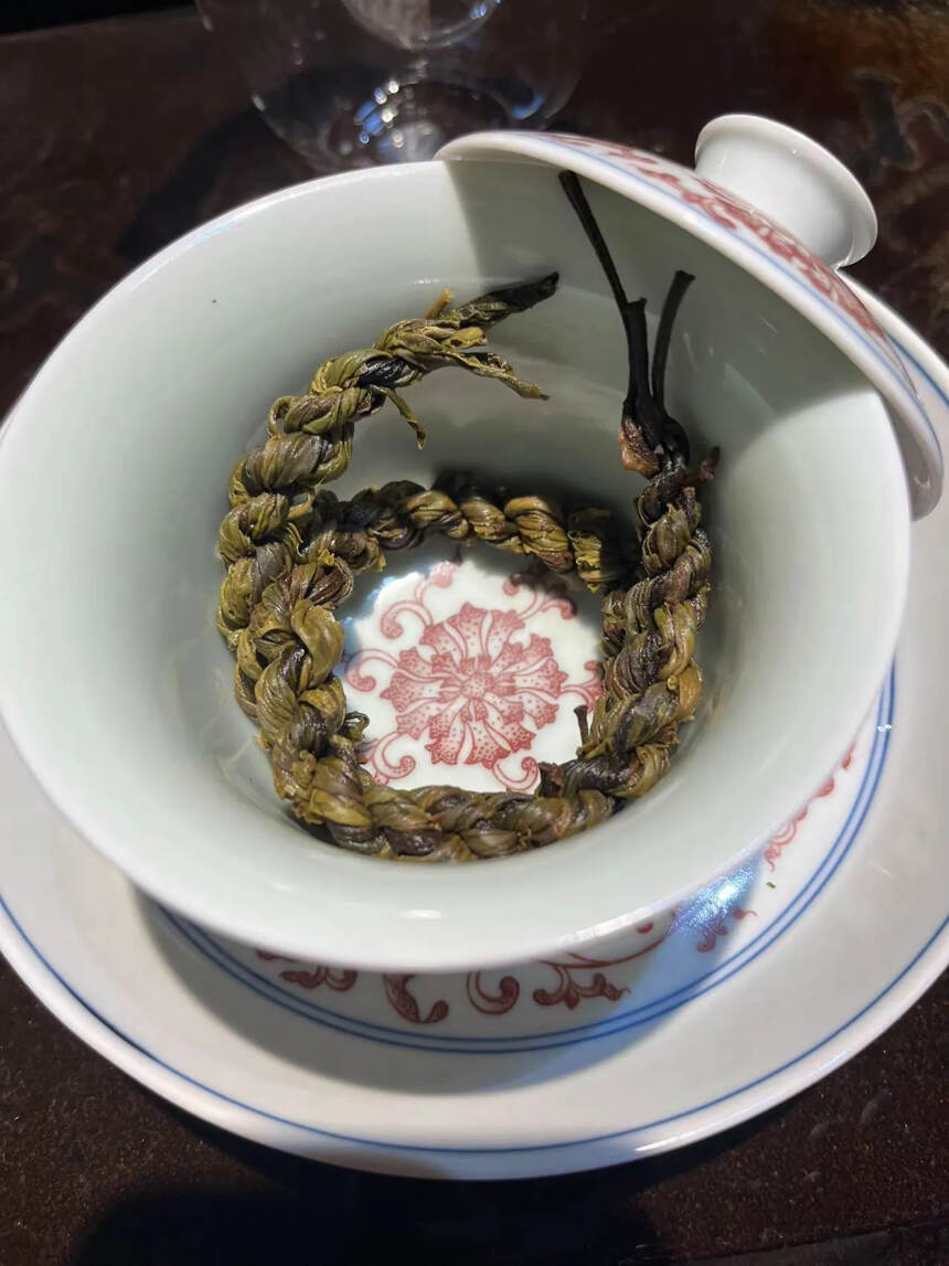2021年勐库大雪山大叶种麻花茶生茶，口感香甜，回甘
