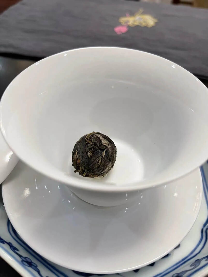 高端龙珠生茶系列—2021年贺开古树龙珠。一粒7克贺