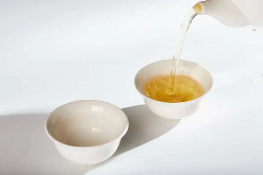 并不是所有的茶都要「洗茶」 有机白茶的第一泡也是自然精华