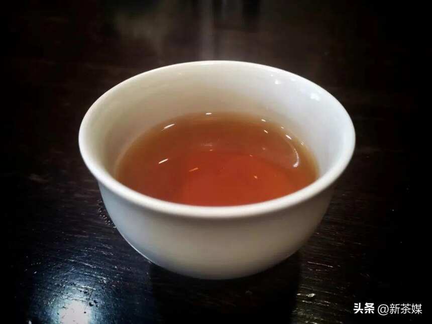 「刀哥说茶」两个经典普洱沱，半部临沧茶叶史