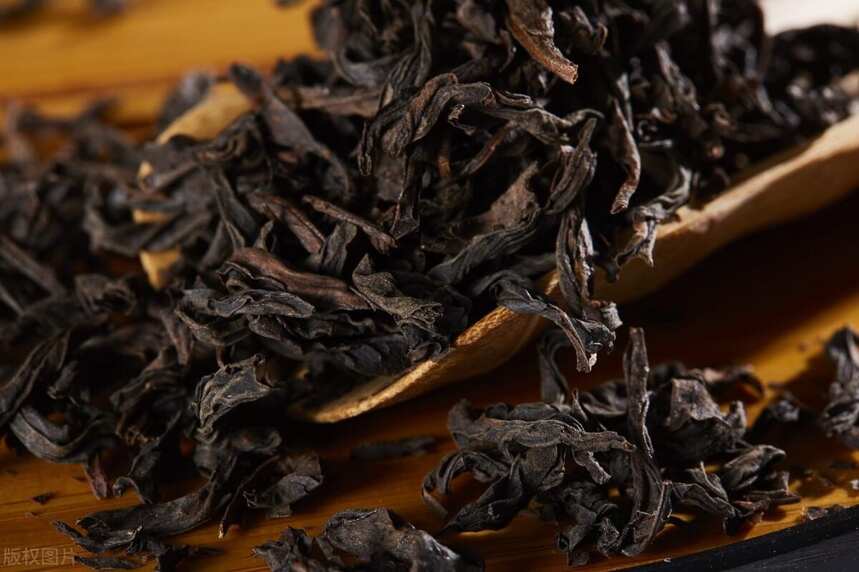 都是贵的茶，为什么岩茶是喝得贵，普洱茶则是藏得贵呢？