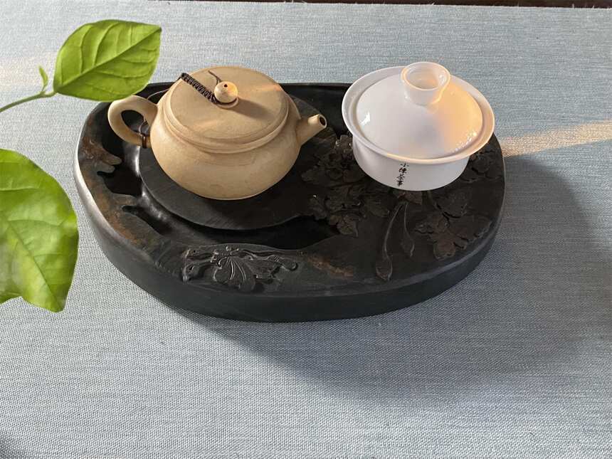 上千元的紫砂壶，泡白茶没有几十块的盖碗实用，它怎么了？