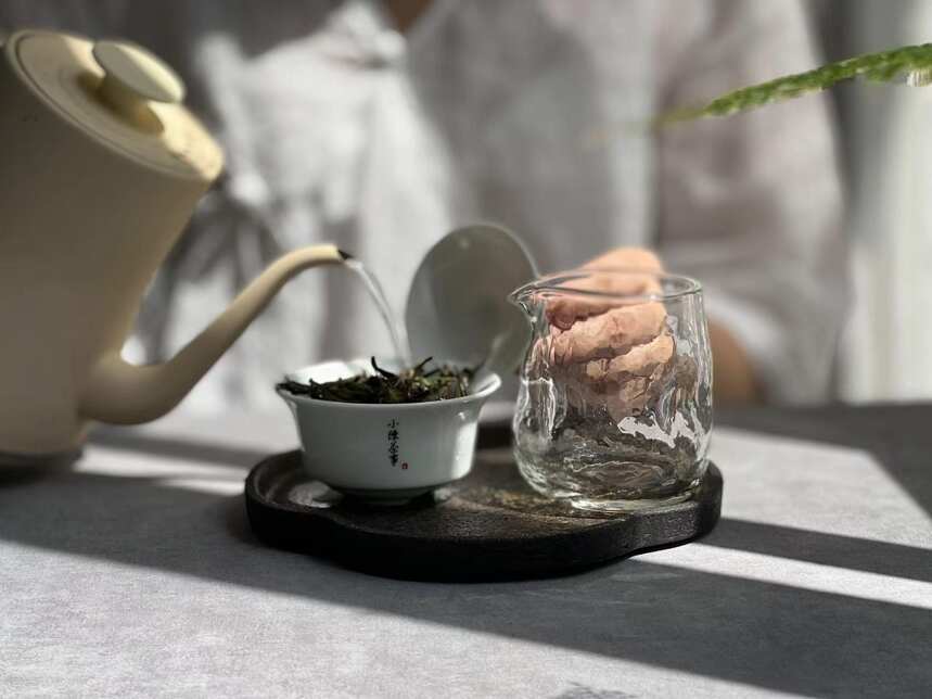 老茶客都习惯做的洗茶，居然是伪科学？那醒茶和润茶还有必要吗？