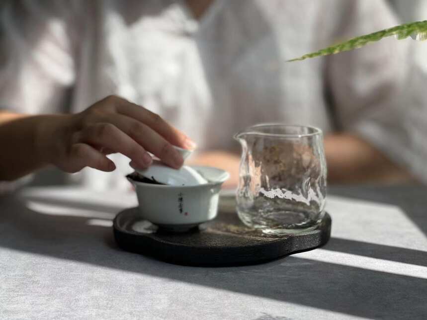 老茶客都习惯做的洗茶，居然是伪科学？那醒茶和润茶还有必要吗？