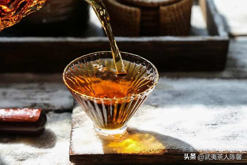 茶物质里什么元素会产生酸味？红茶为什么容易出现酸味?
