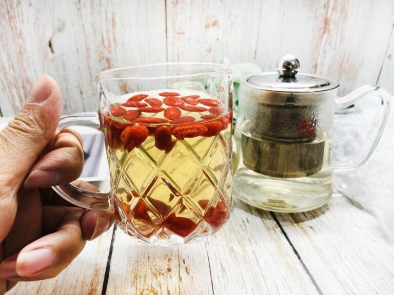 枸杞子泡茶方法一天吃多少粒最好，枸杞子泡茶泡水喝真的有用吗