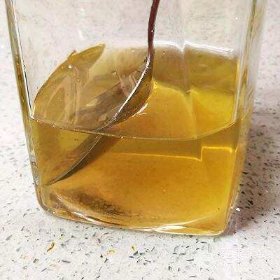 蜂蜜柠檬茶的简单做法，蜂蜜柠檬茶用开水还是冷水