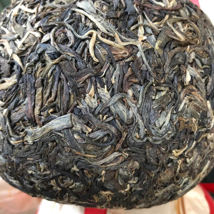 2012年曼松古树茶1000克金瓜生茶，蜜香中透着霸