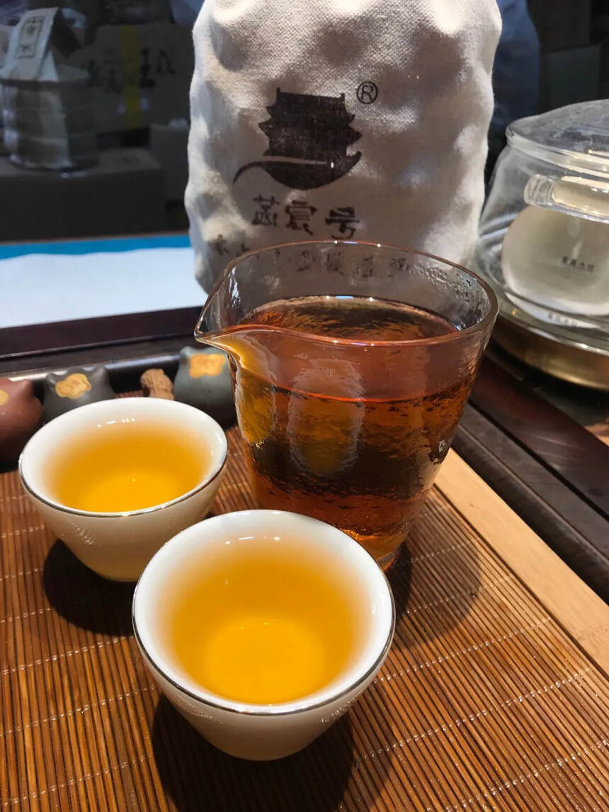 云南滇红红茶勿忘我花茶龙珠  红茶更有养胃养颜的功效