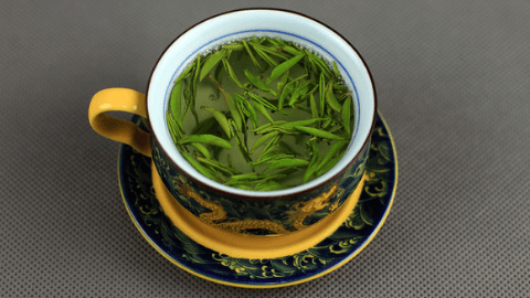 喝绿茶的好处（喝绿茶的好处和坏处的功效）