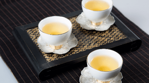 白茶的茶汤是什么颜色